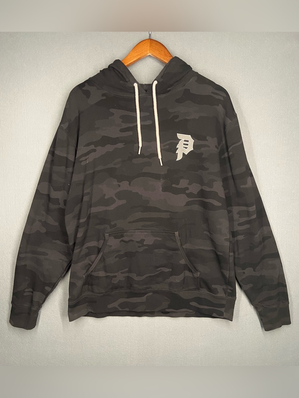Primitive Men's Dark Camo Pullover Hoodie - Black & Gray